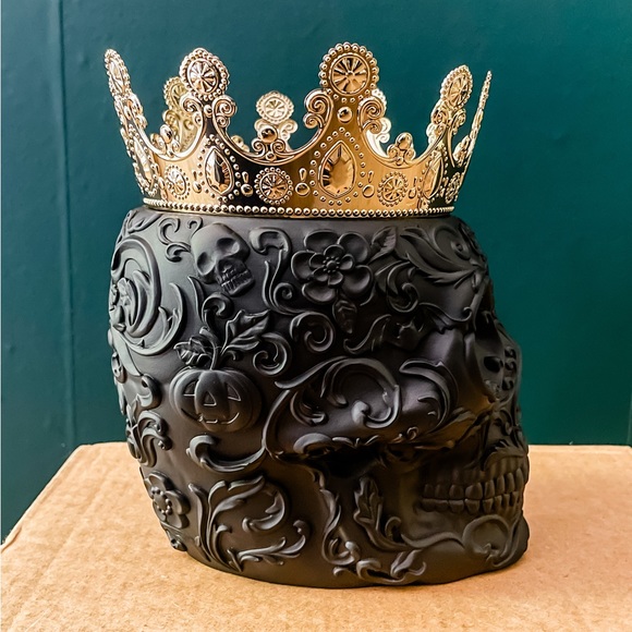 Bath and Body Works Filigree Skull 3 wick candle holder - Halloween 2023 - Picture 2 of 6